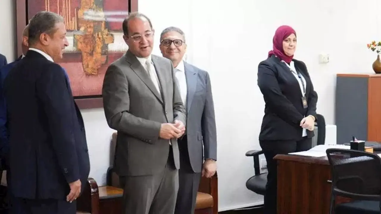 هل تعتزم وزارة المالية إنشاء مراكز للأختام والتوقيعات الإلكترونية في المحافظات؟